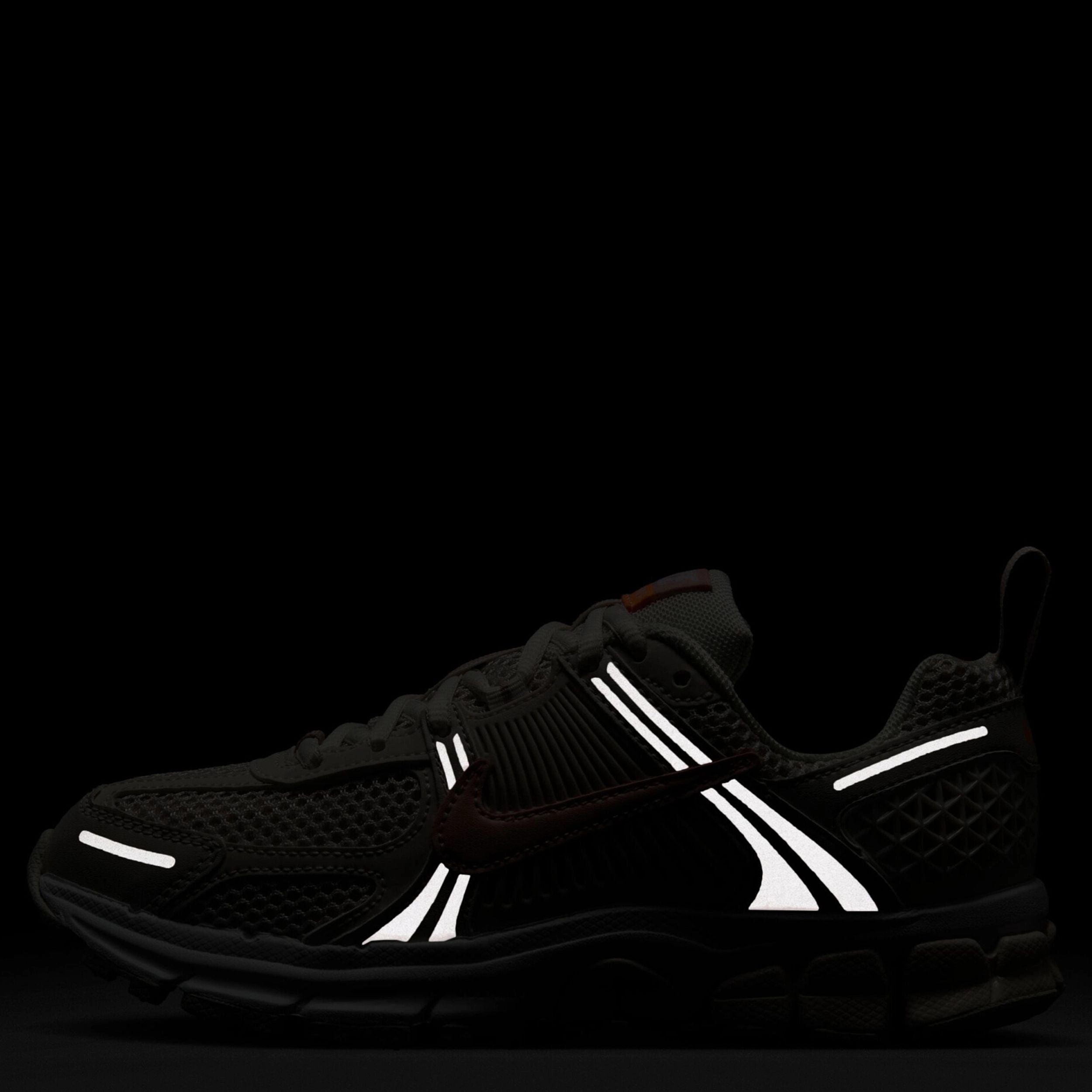 New Balance Arch Support Sneakers Vomero 5 (Big Kid)