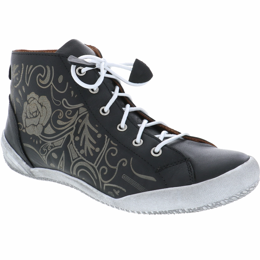 ANESHA VALERY Spiked Shoes Flats