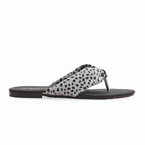 Grey Casual Chappal CL1900 Arch Fit Casual Shoes