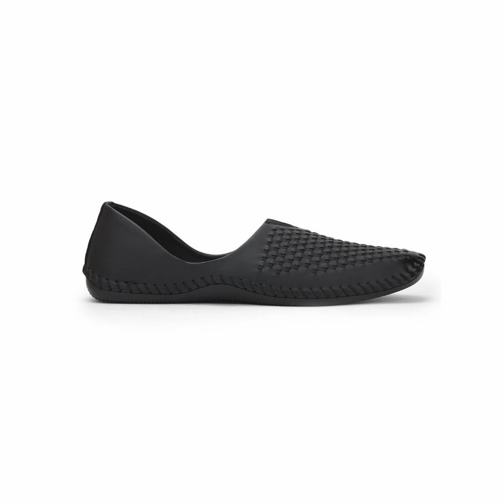 Fortune Black Casual Mojari Shoes For Men Avn-40 By Liberty Santa Cruz Loafers