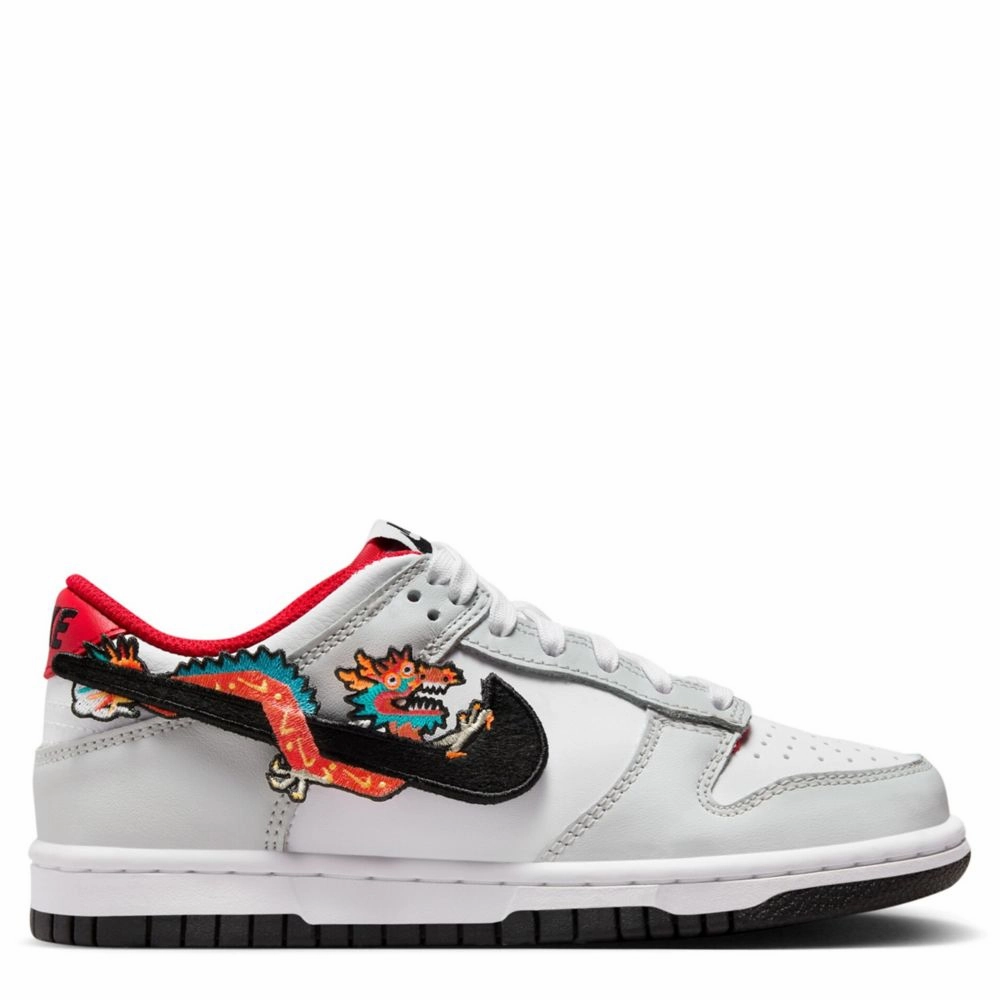 Good Hiking Sneakers Dunk Low (Big Kid)