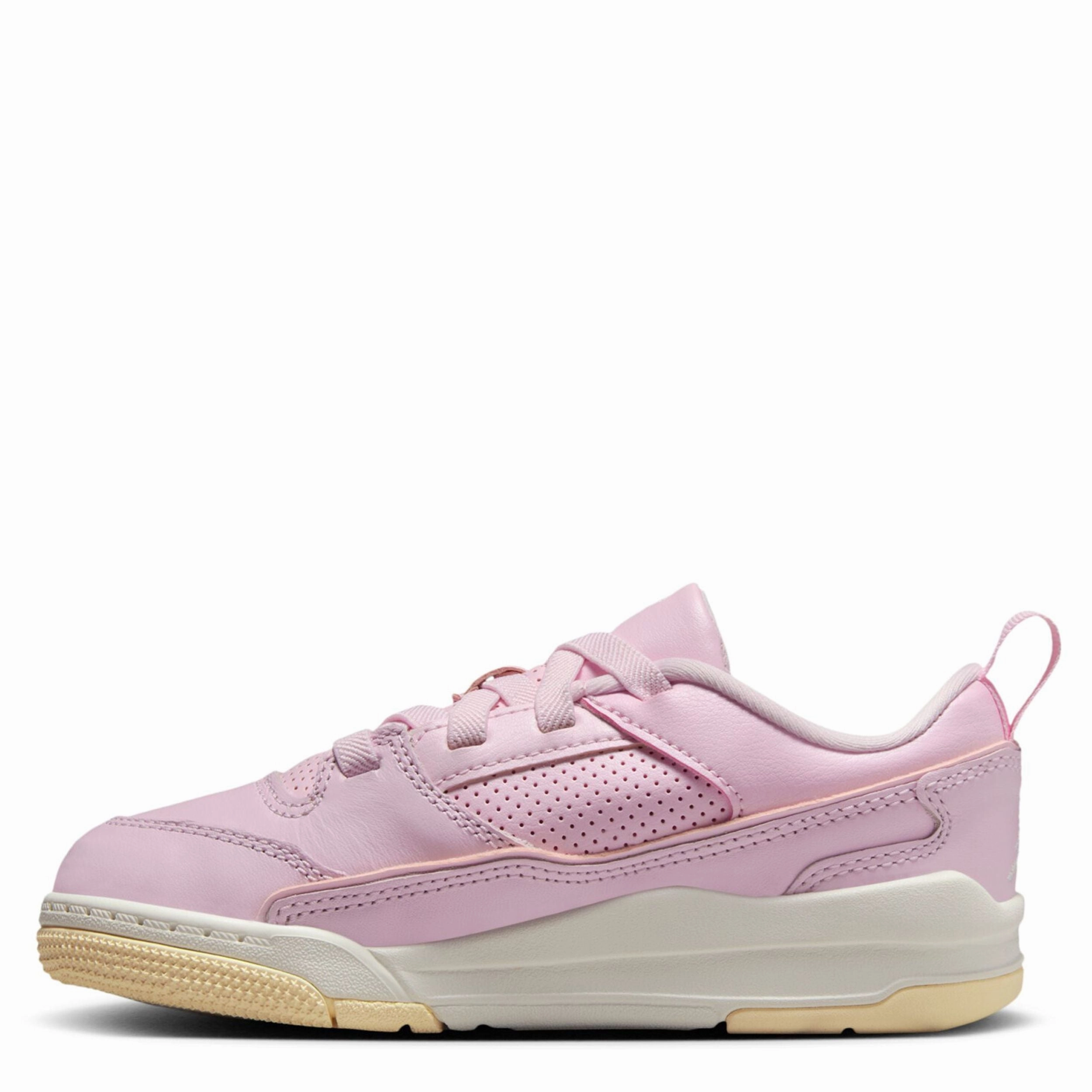 Flight Court (Little Kid) Washing Sneakers In Washer