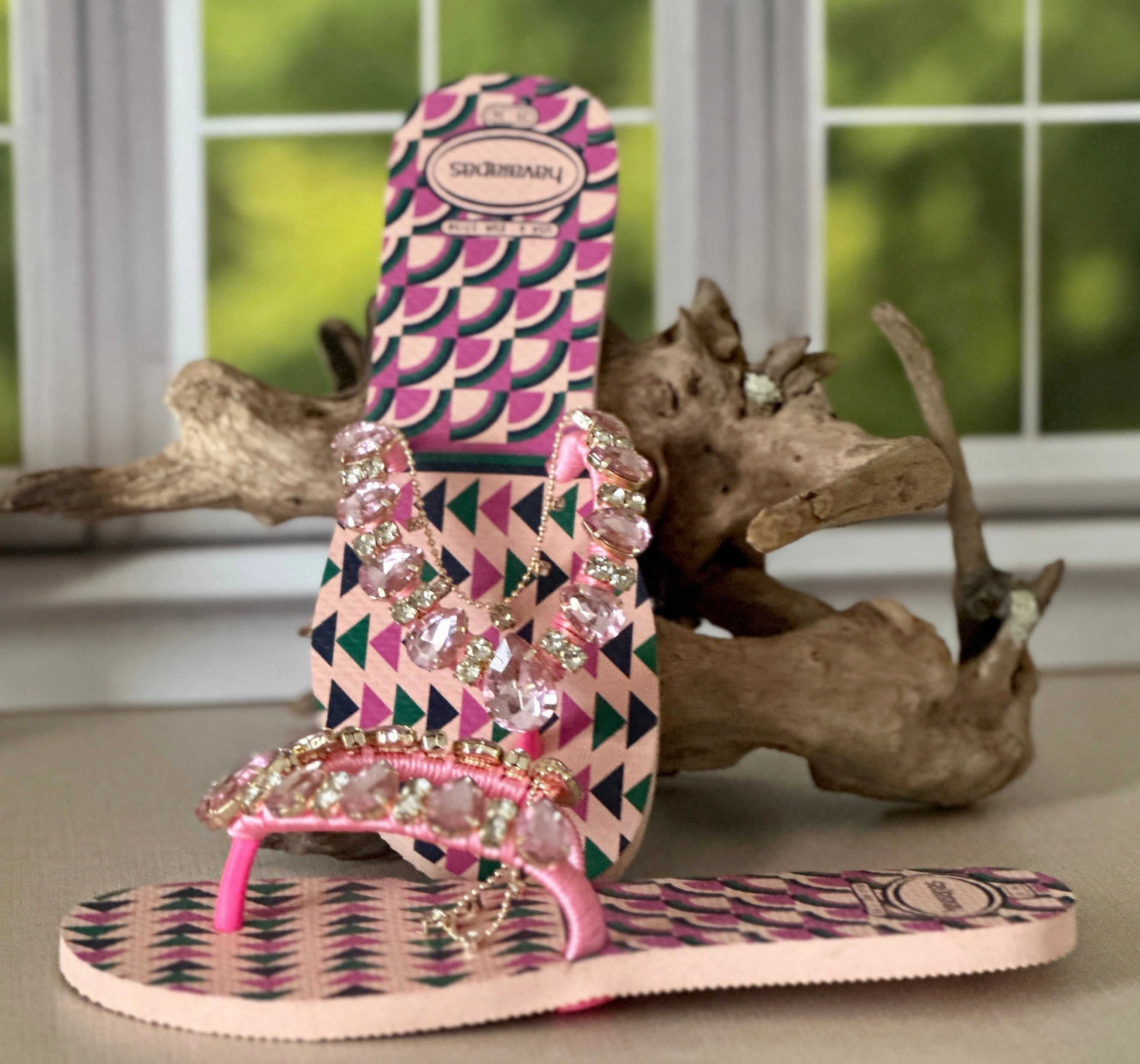 Pink Crystal Flip Flop Elegant Summer Sandal Soft Rhinestone Shoe to Feel Feminine Delicate Beautiful Lightweight Beachwear Look Feit Flip Flops