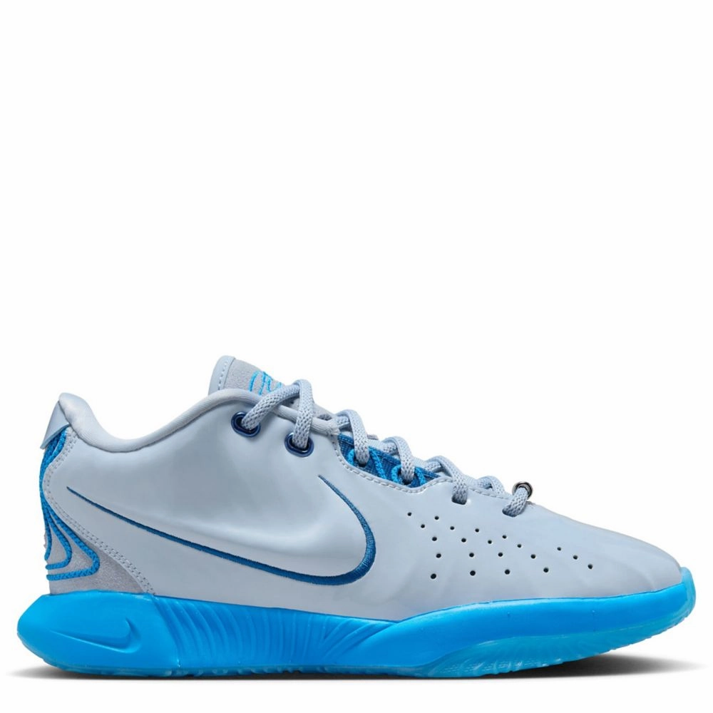 Lebron Xxi (Big Kid) Skinny Jeans With Sneakers