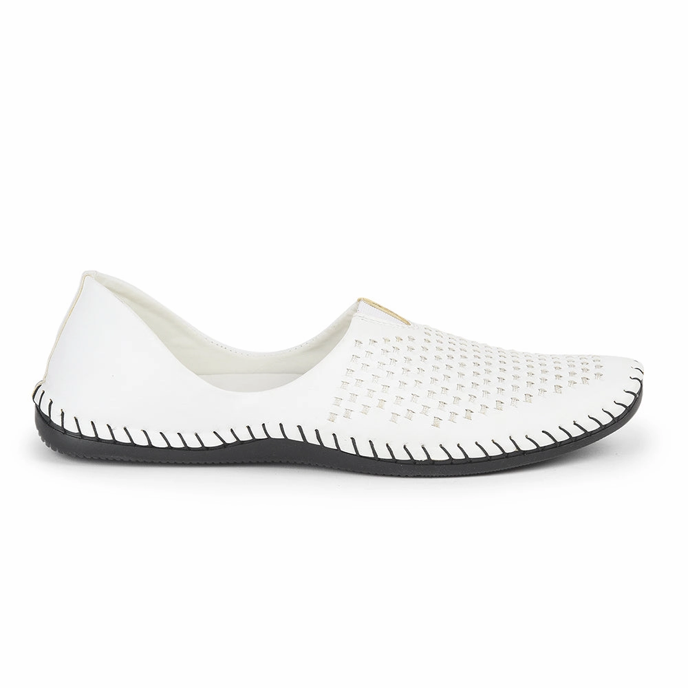 Fortune White Casual Mojari Loafers Shoes For Men AVN-40 By Liberty Loafers At
