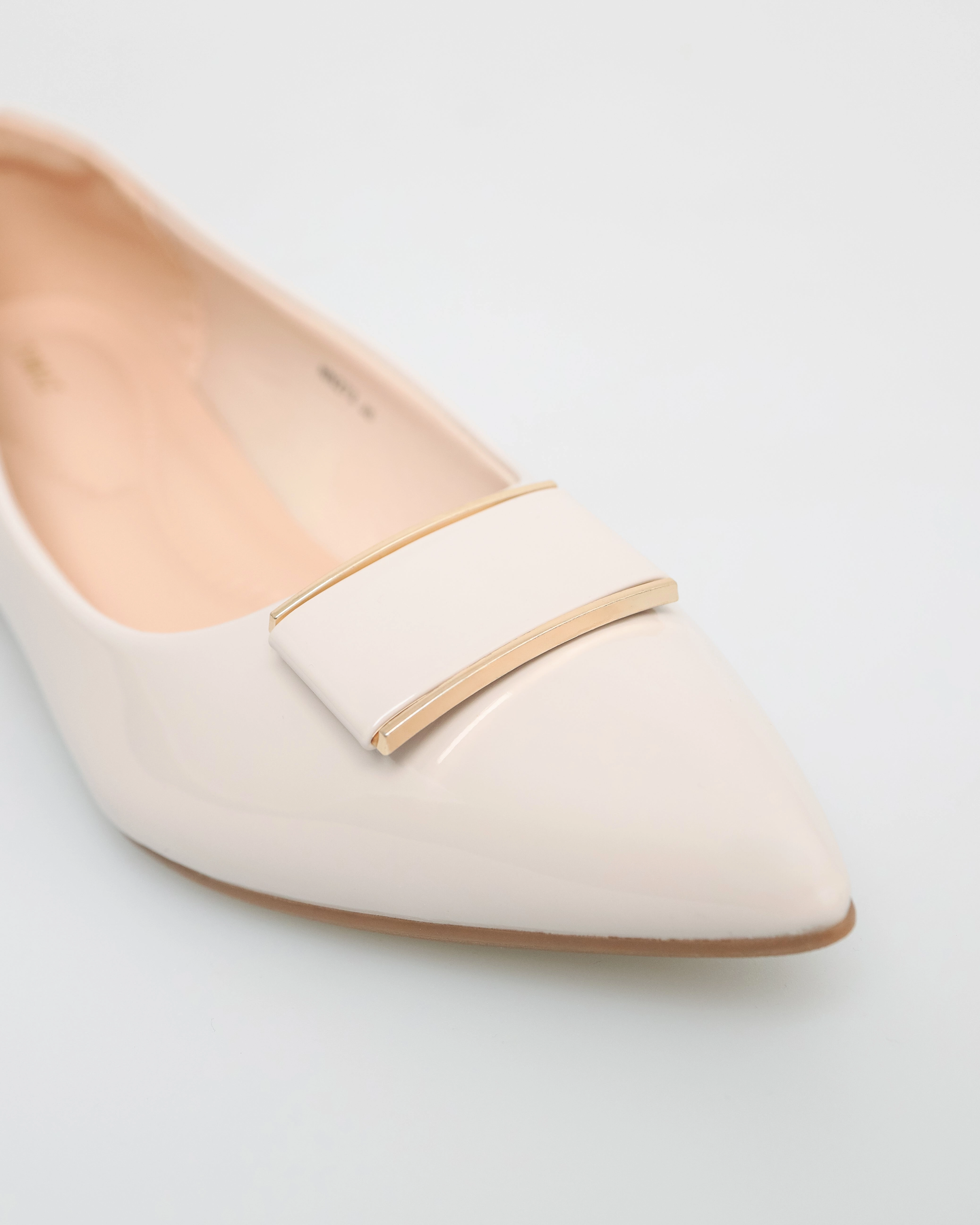 Tomaz NN273 Ladies Square Emblem Flats (Cream) For Bunions And Flat Feet