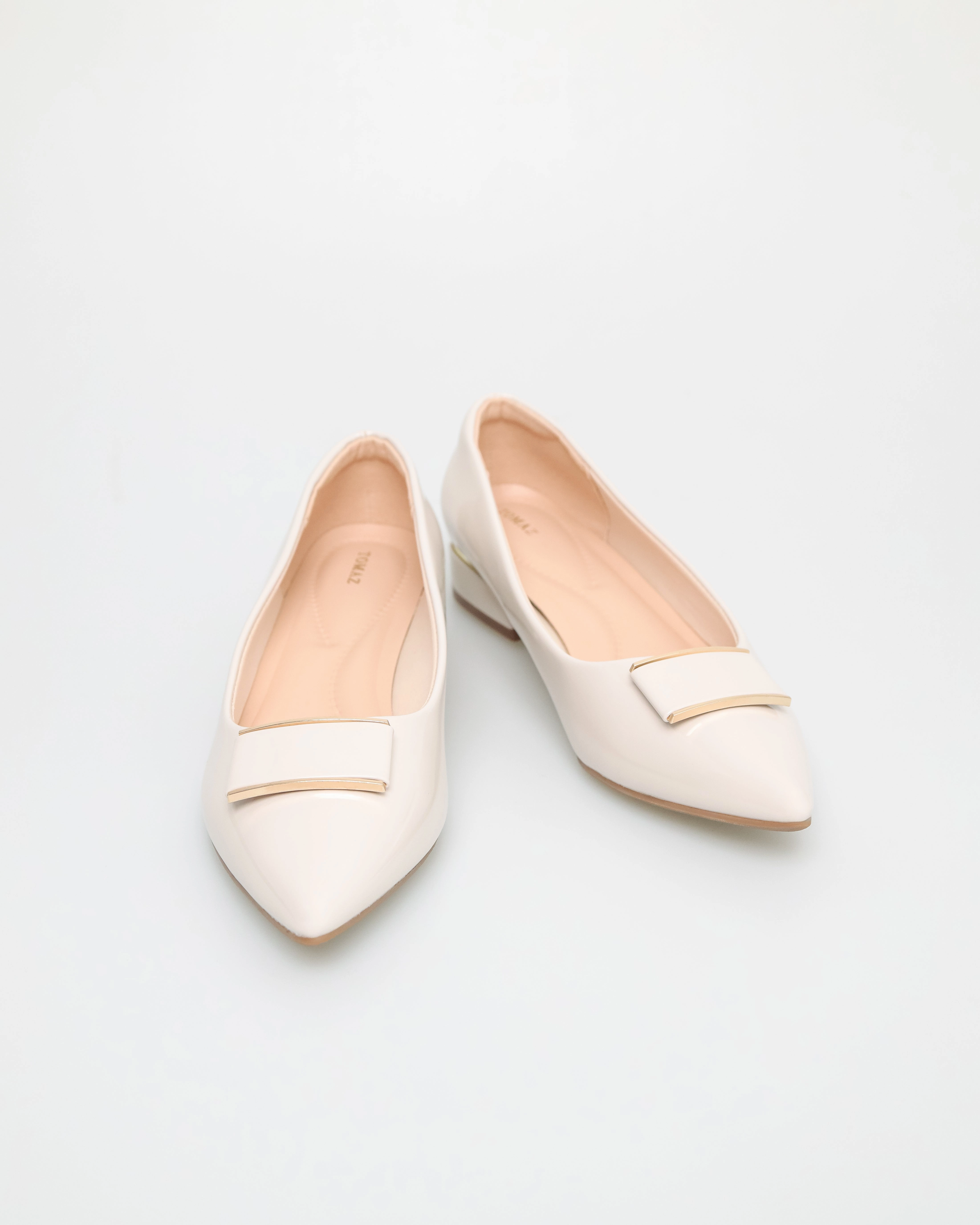 Exercise Shoes For Feet Tomaz NN273 Ladies Square Emblem Flats (Cream)