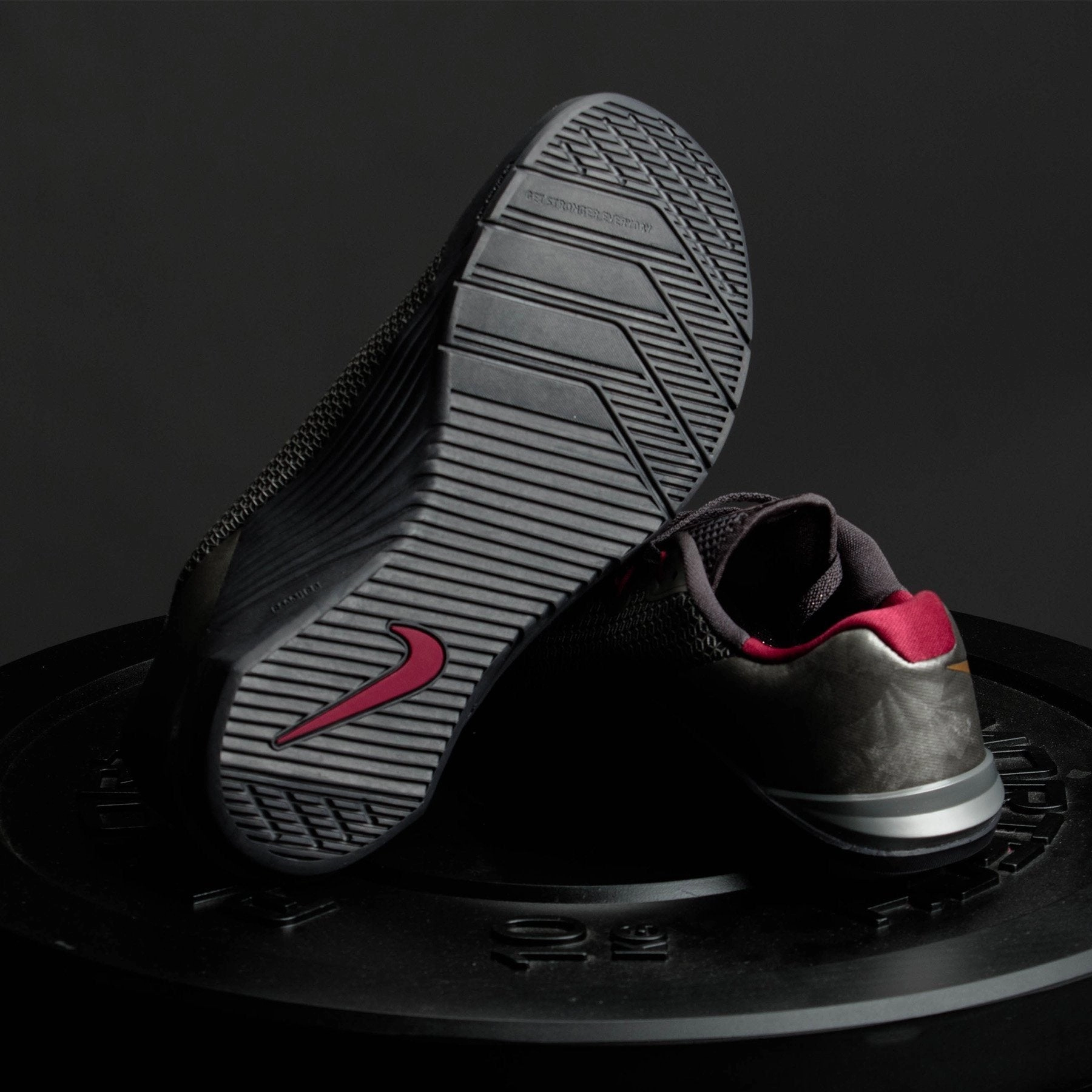 Nike - Metcon 5 Premium Women's Training Shoes - THUNDER GREY/METALLIC GOLD/NOBLE RED Asics Shoes Boxing