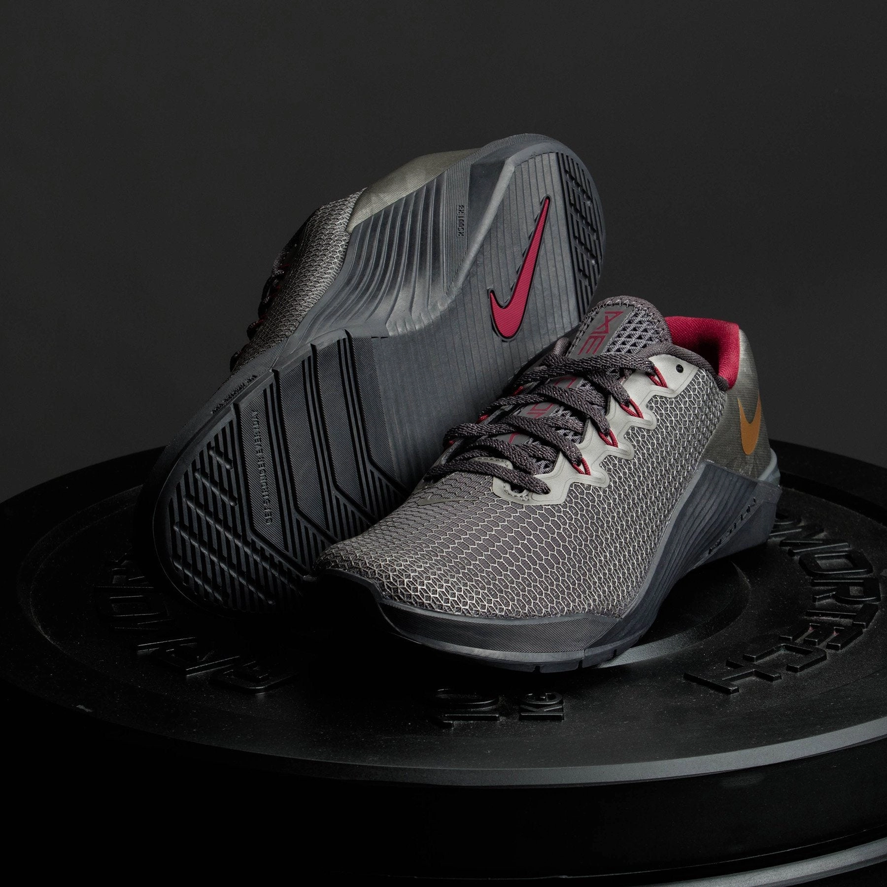 Nike - Metcon 5 Premium Women's Training Shoes - THUNDER GREY/METALLIC GOLD/NOBLE RED Asics Shoes Novablast