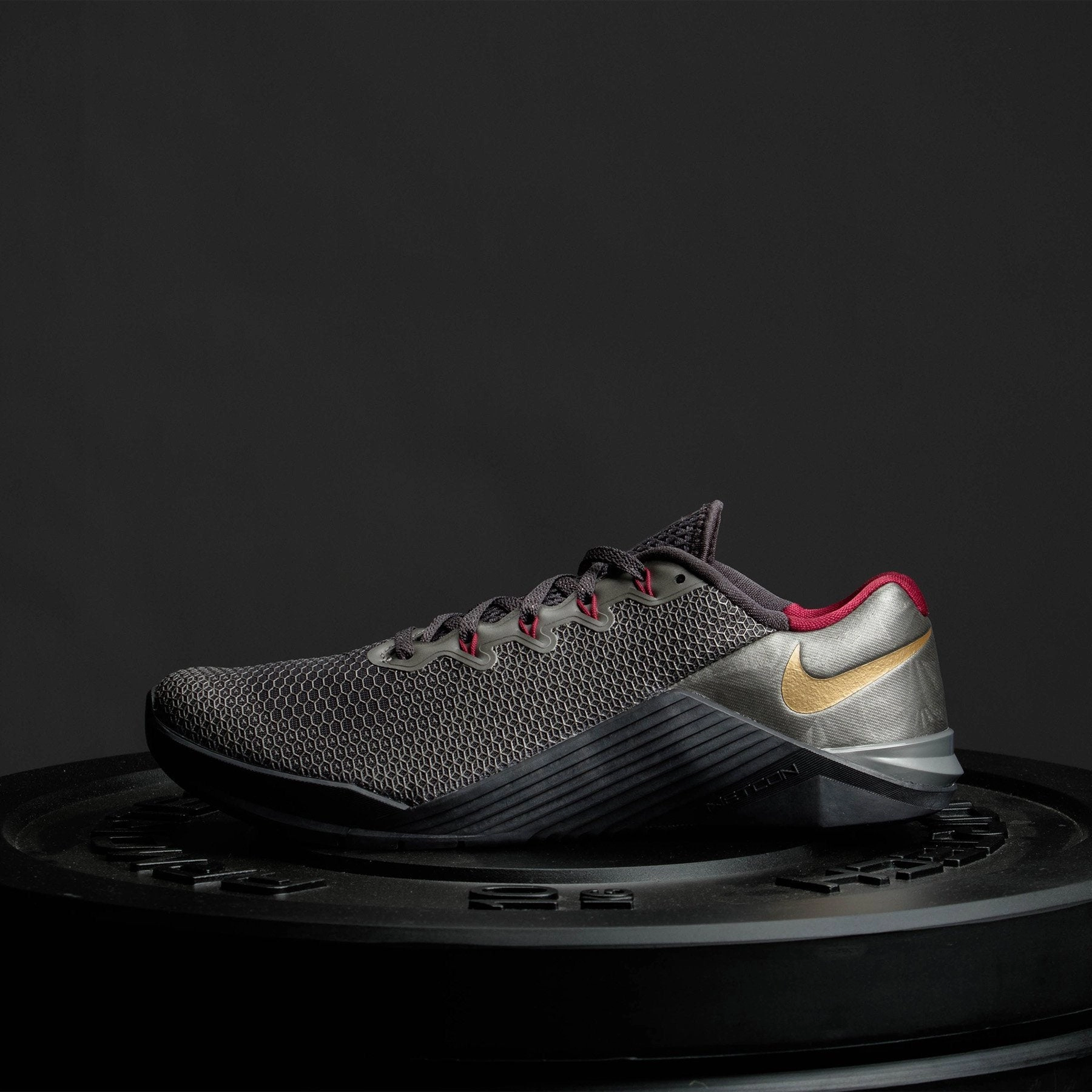 Nike - Metcon 5 Premium Women's Training Shoes - THUNDER GREY/METALLIC GOLD/NOBLE RED High Arch Shoes Asics