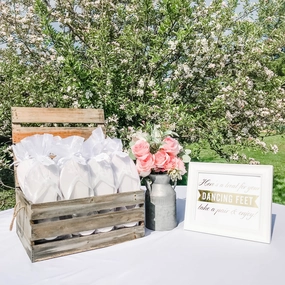 Antique Crate Wedding Guest Flip Flop Bundle (20 Pairs) Flip Flops Water Park Lake Of The Ozarks