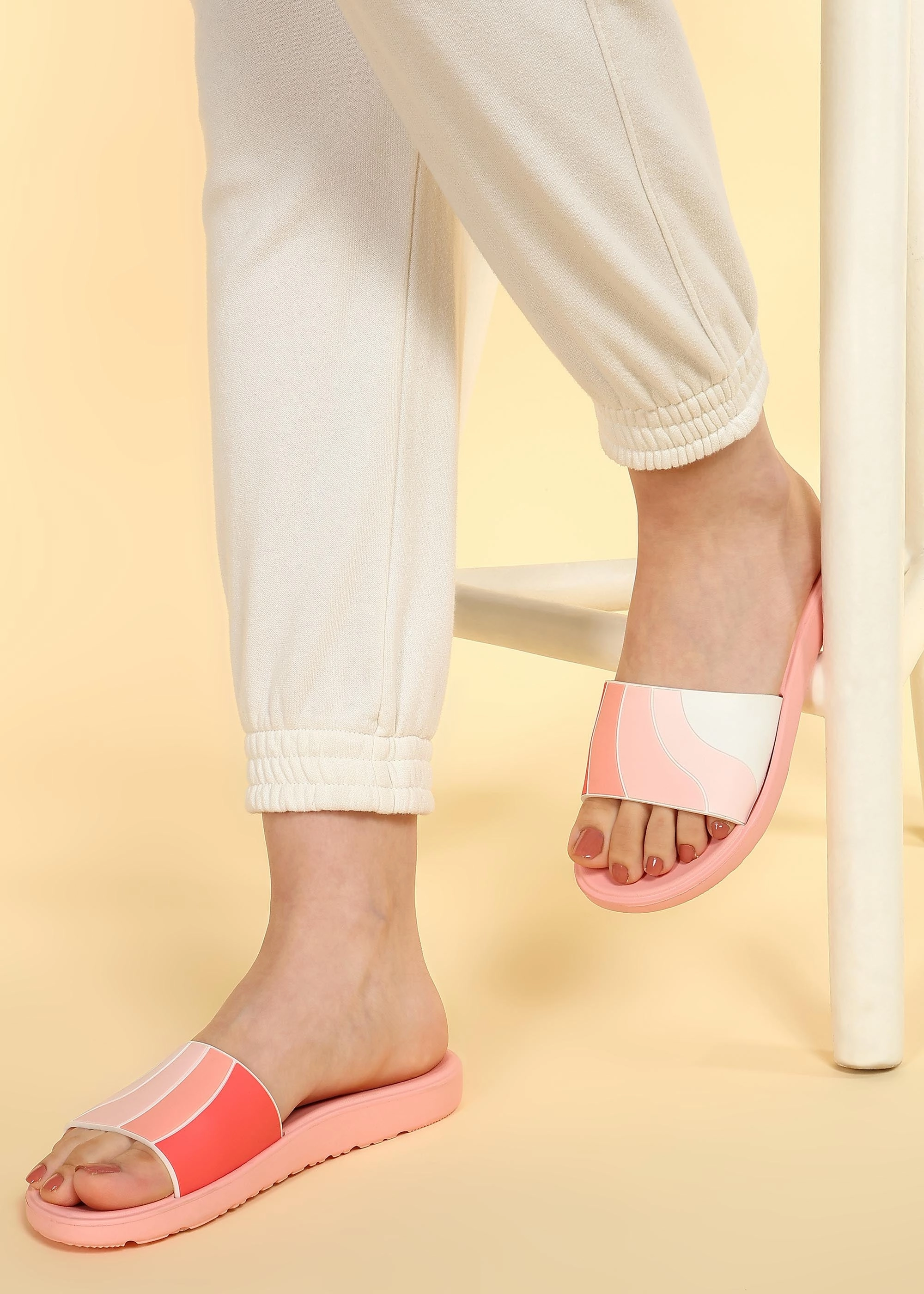 Leather Flip Flops Reef Paragon Women's Peach Sliders with Cushioned Sole for Everyday Use