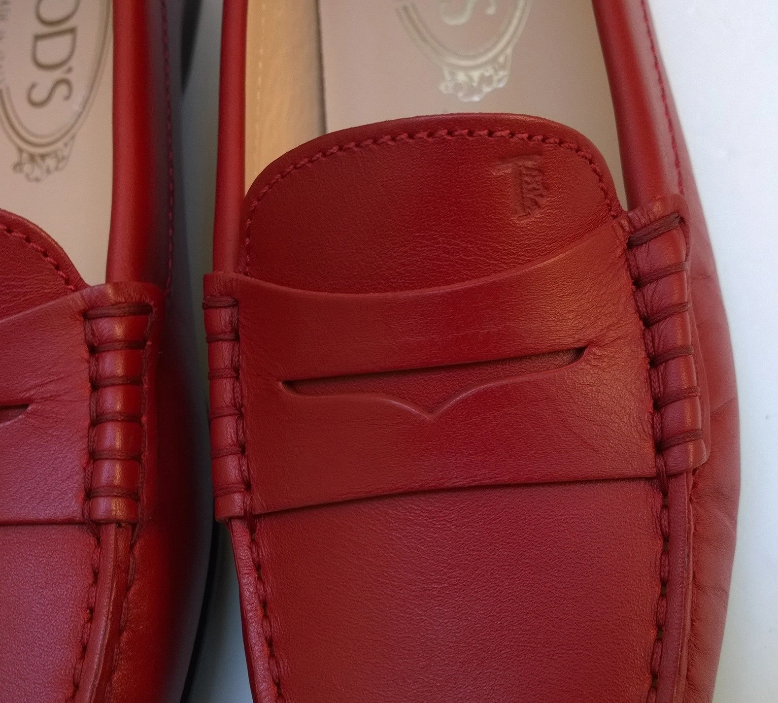 Tod's Gommino Rubber Dots Loafers in True Red Leather Flats Fashion Loafers