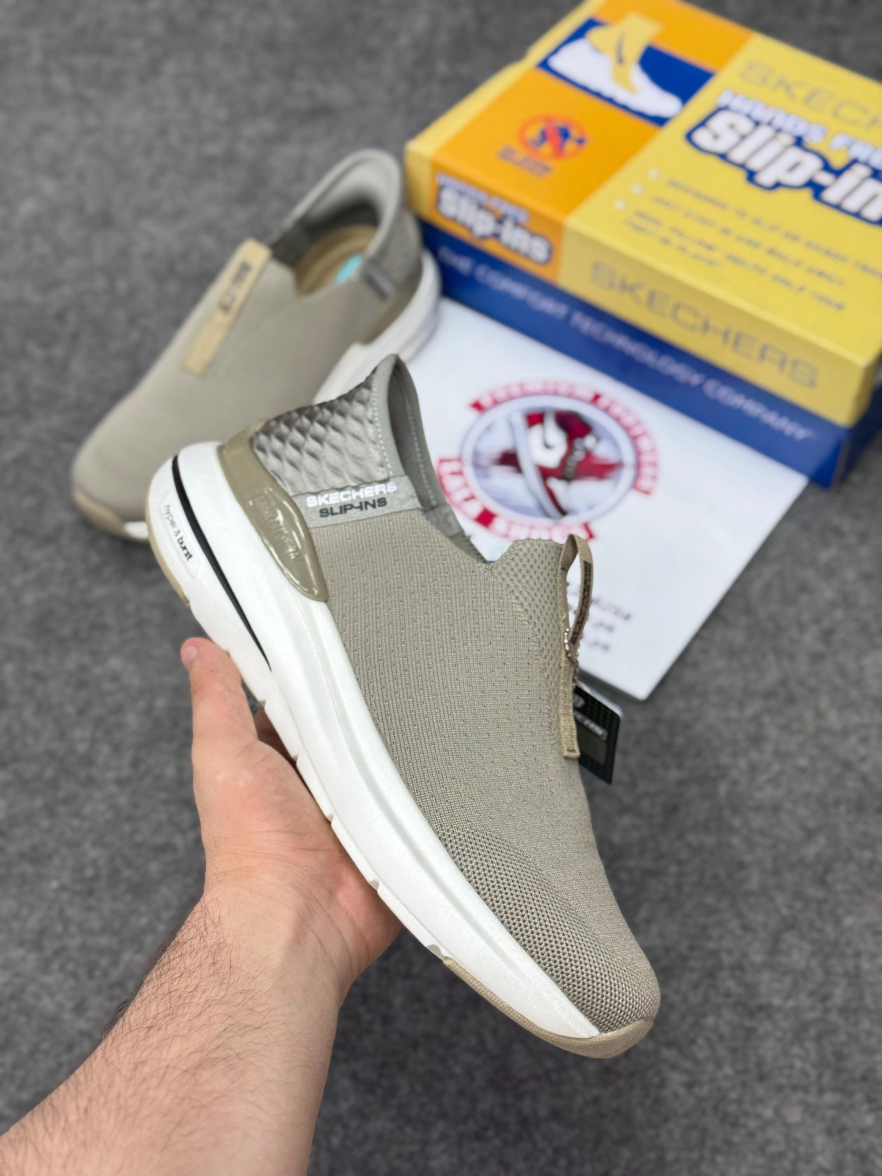 Oc Shoes Running Skechers Slip-ins: Max Cushioning Hyper Burst Khaki white, Air-Cooled Memory Foam