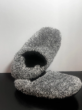 Short Slippers Slippers NEW / NWT WOMEN Black/ gray shaggy - Womens