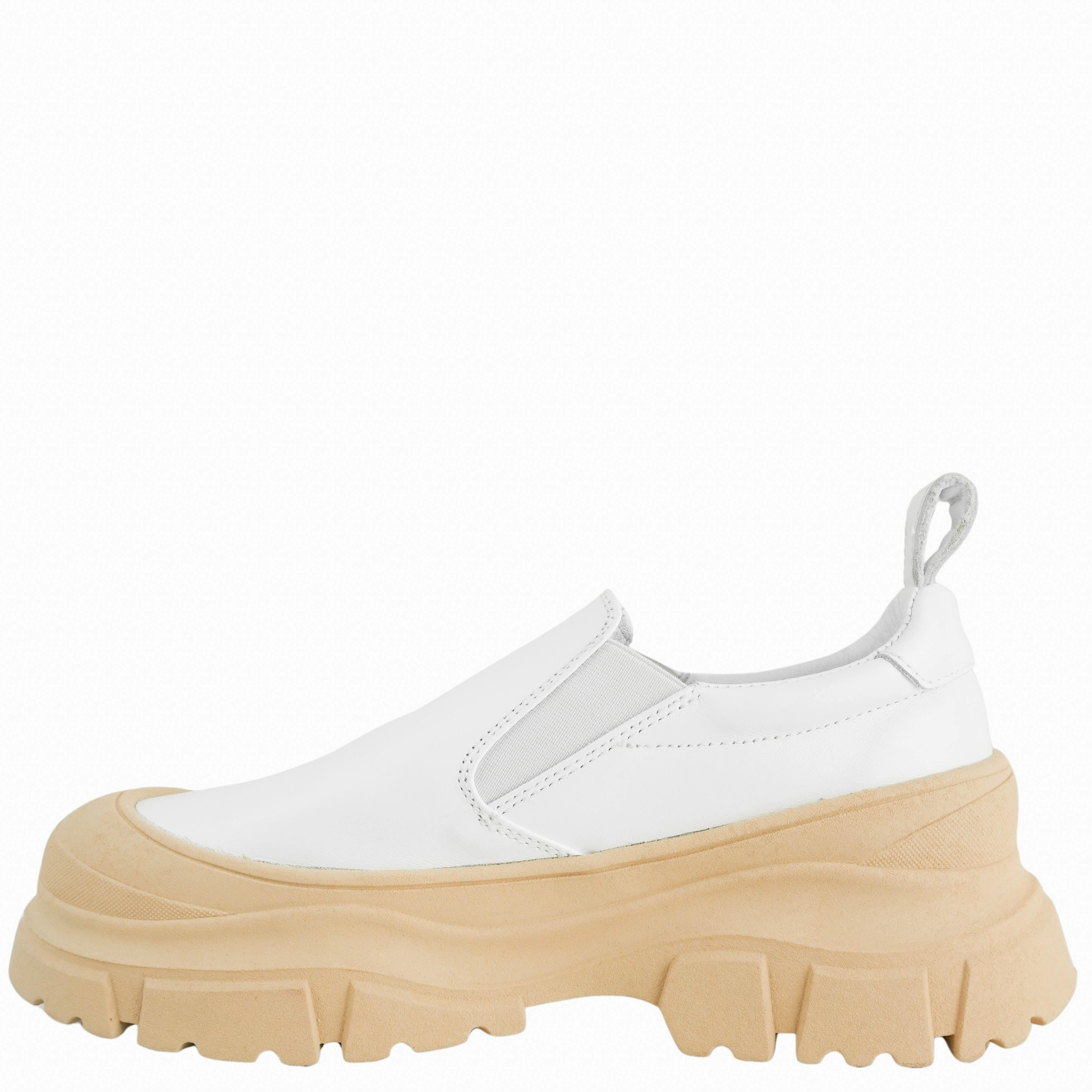 Sofie D'Hoore Fano Slip On Shoes in White and Camel Cushioned Shoes For Flat Feet