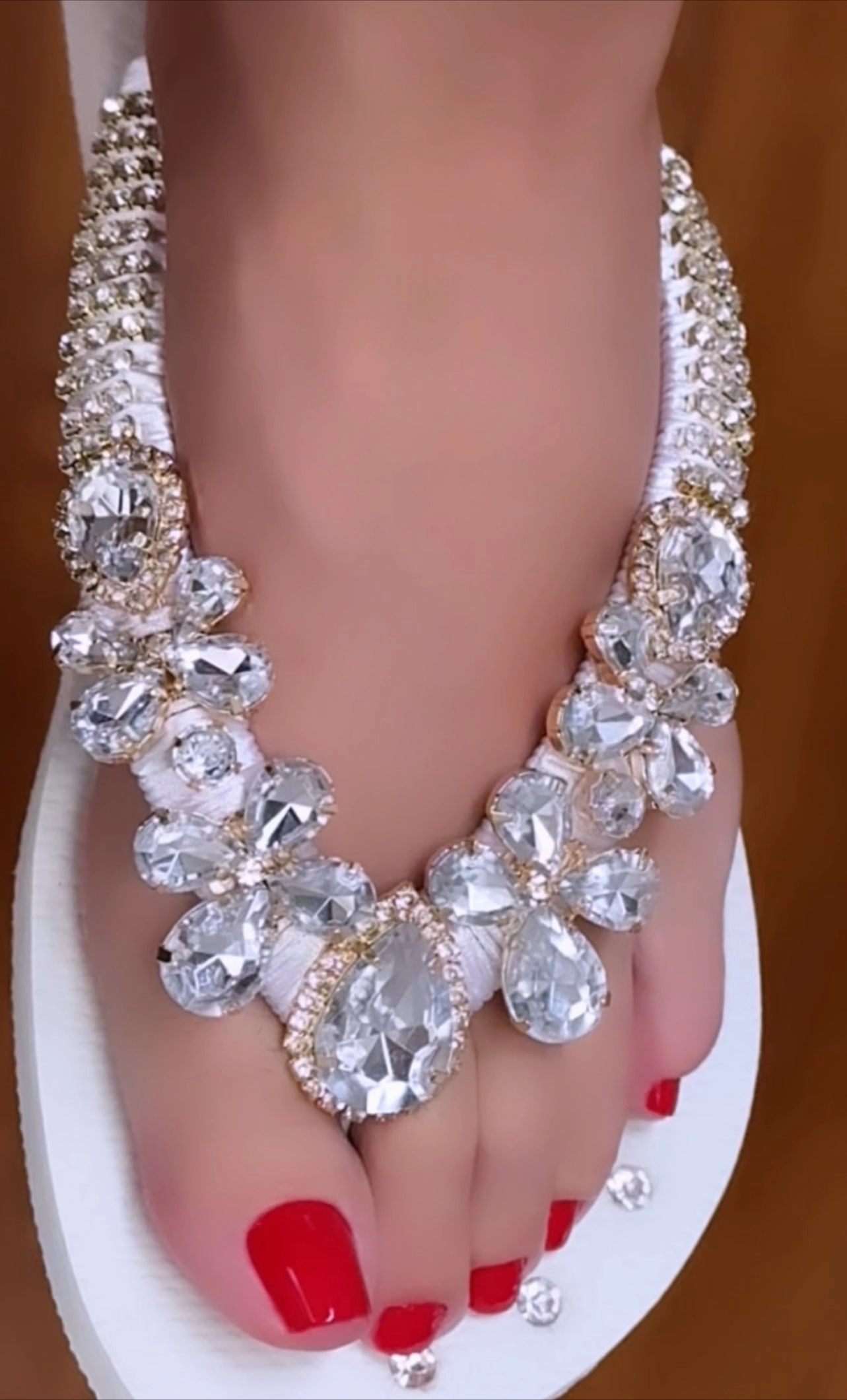 Flip Flip Flop Sparkling Crystal Wedding Flip Flop Handmade White Sandal Elegant Rhinestone Accent Sole Detail Glam Look Lightweight Custom Summer Resort Shoe