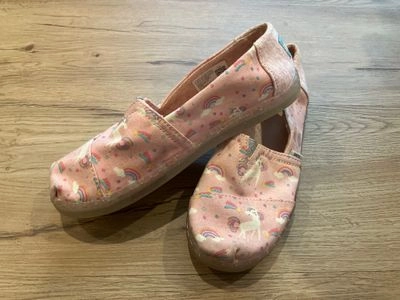 Toms EUC sparkly pink rainbows and unicorns flats 2-1/2 (Big Kid) Best Running Trail Shoes