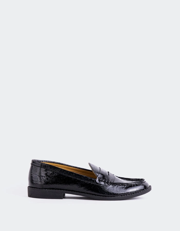 Lettine Black Naplack Loafers With Jeans