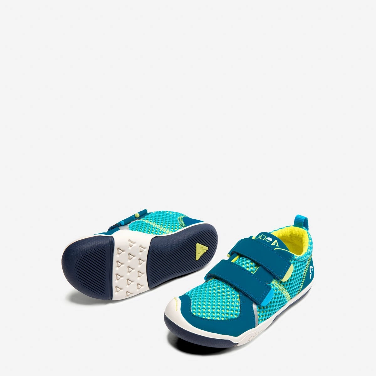 ty - ANALOG seaport Closed Shoes