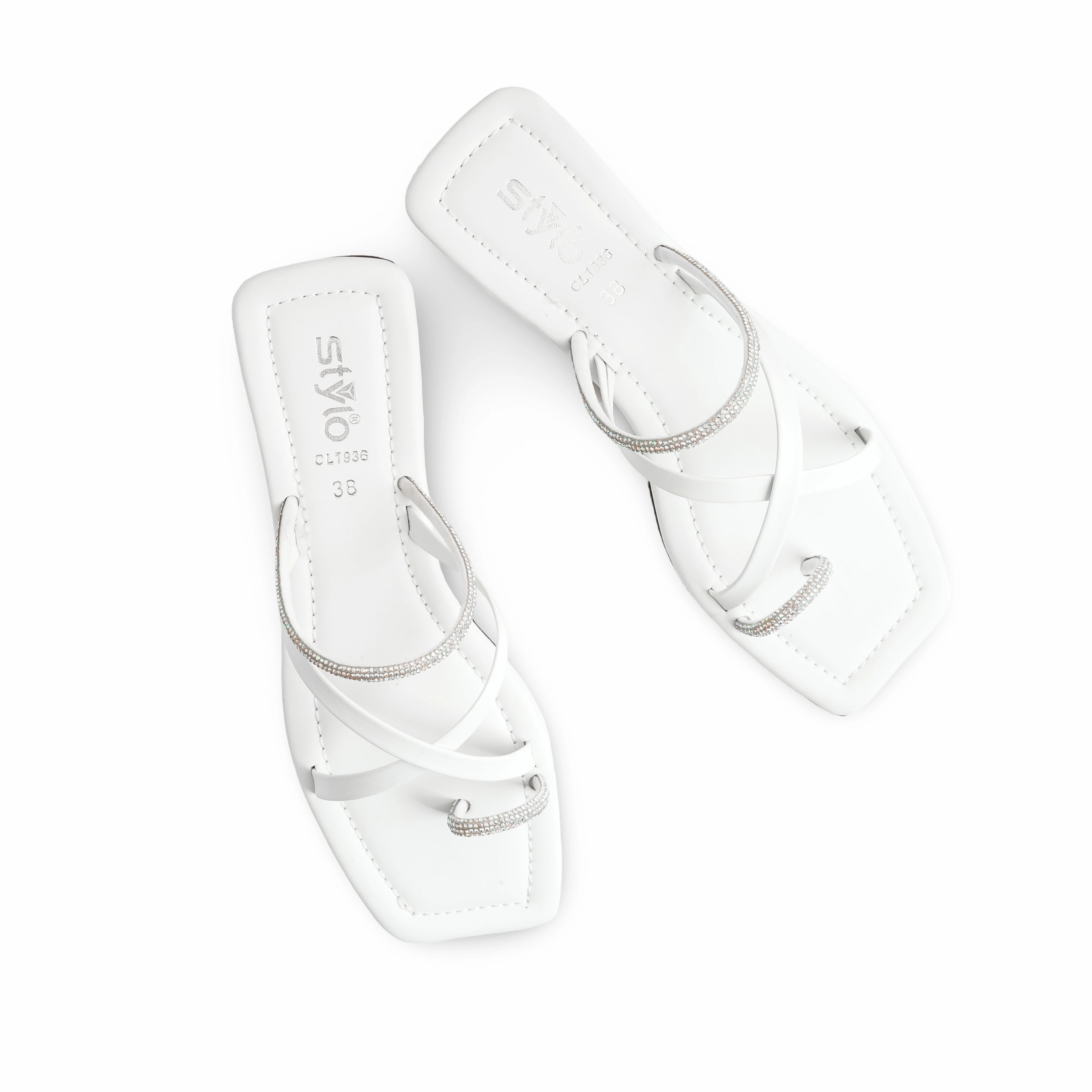 Blazer Mid '77 Casual Shoes White Casual Chappal CL1936